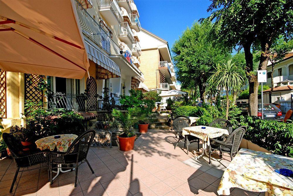 Hotel Corallo Garni Cattolica Exterior photo